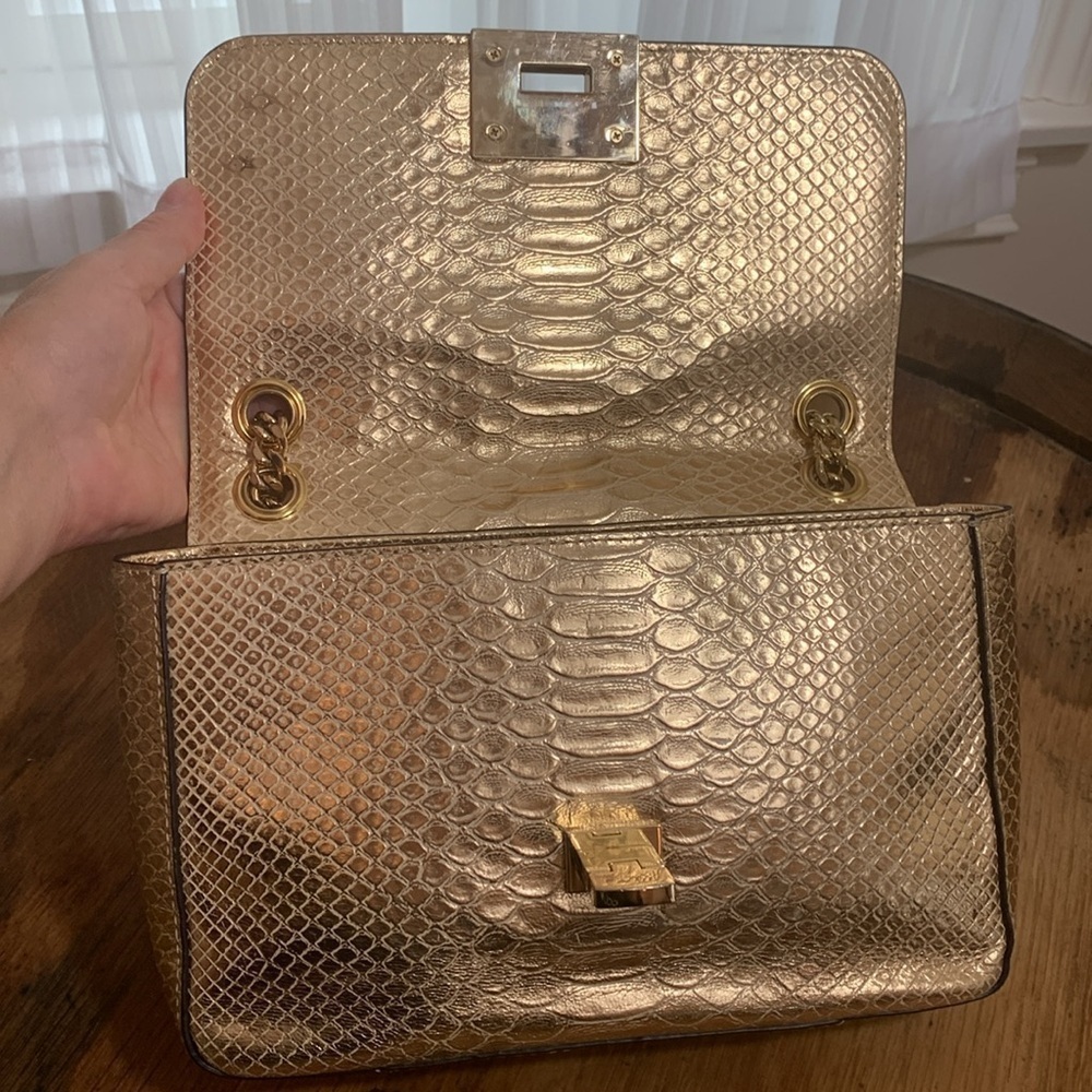 Michael Kors Med Tina Convertible Pale Gold Flap Flip Lock Embossed Leather Bag - Picture 16 of 17